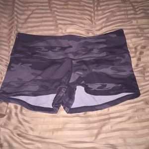 Size 8 Lululemon boogie shorts